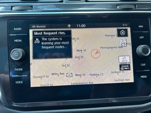 Used 2020 Volkswagen Tiguan SEL AWD/4WD image 13