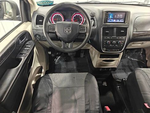 Used 2012 Dodge Grand Caravan SXT FWD image 4