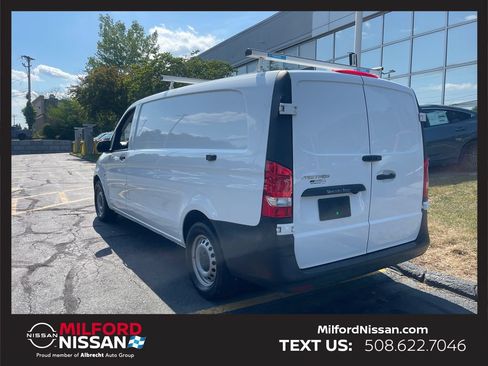 Used 2023 Mercedes-Benz Metris image 3