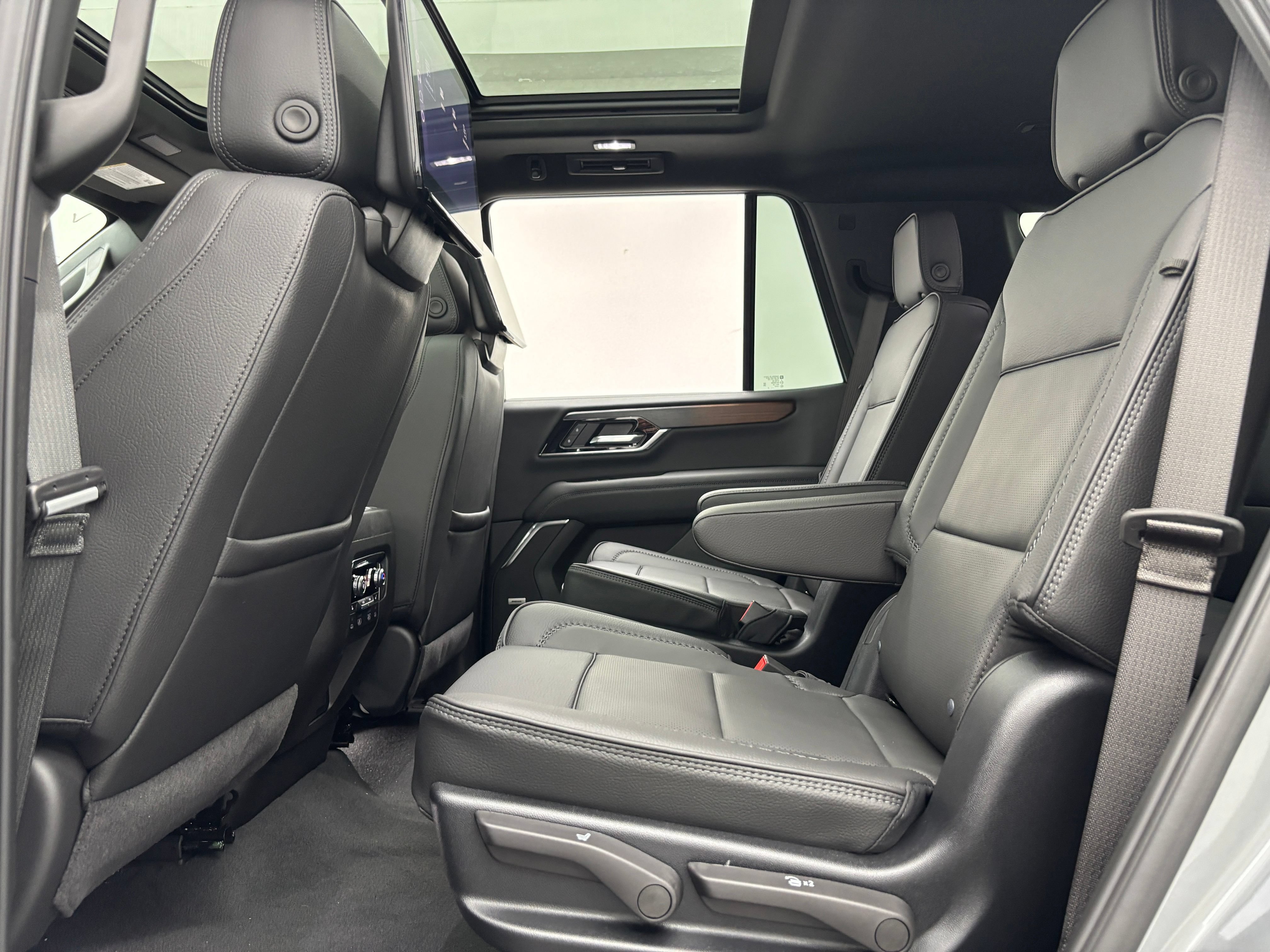 New 2026 GMC Yukon Denali w/ Denali Reserve Package AWD/4WD image 48