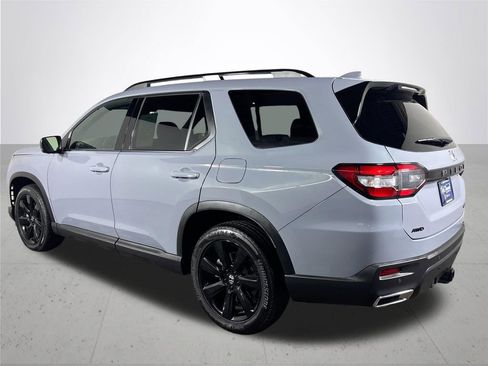 Certified 2025 Honda Pilot Black Edition image 9