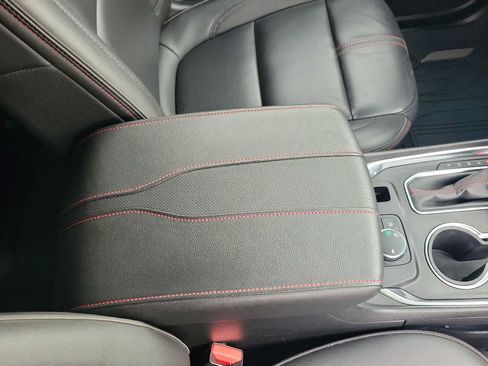 Used 2023 Chevrolet Traverse RS FWD image 20