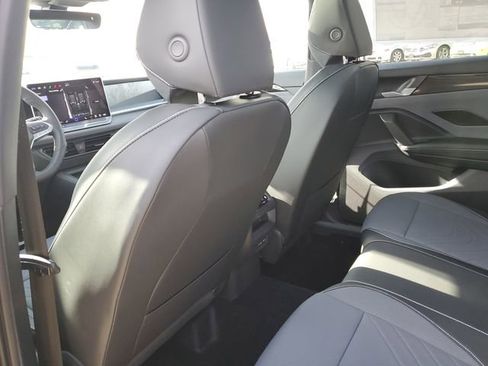 New 2026 Volkswagen Tiguan SE R-Line image 13