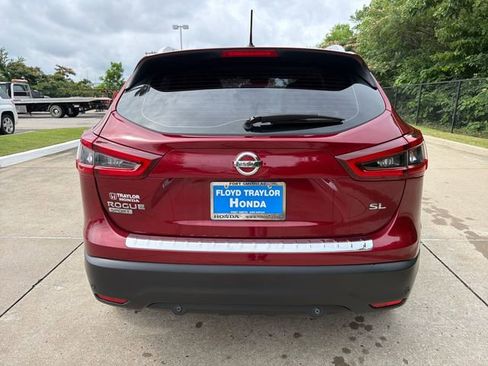 Used 2021 Nissan Rogue Sport SL w/ Premium Package FWD image 4