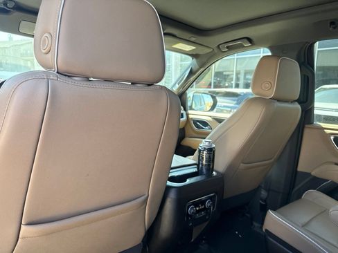 Used 2024 Chevrolet Tahoe Premier w/ Premium Package AWD/4WD image 12