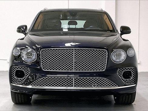 Used 2022 Bentley Bentayga image 2