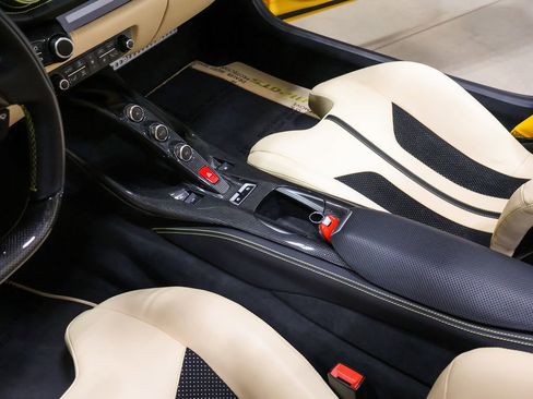 Used 2022 Ferrari 812 GTS image 45