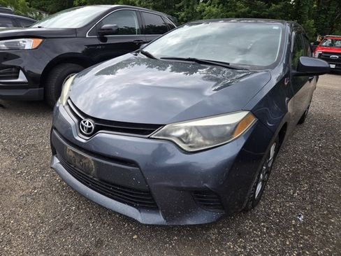 Used 2014 Toyota Corolla LE FWD image 2