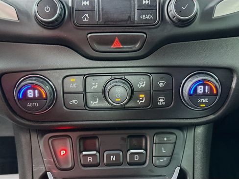 Used 2020 GMC Terrain SLT w/ Preferred Package FWD image 15