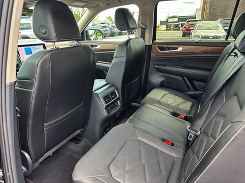 Used 2025 Volkswagen Atlas SE FWD image 21
