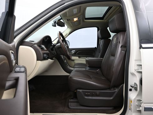 Used 2014 Cadillac Escalade Platinum RWD image 9