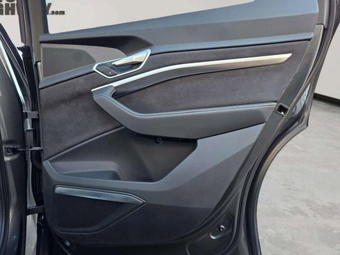 Used 2019 Audi e-tron Prestige w/ Prestige Package image 19