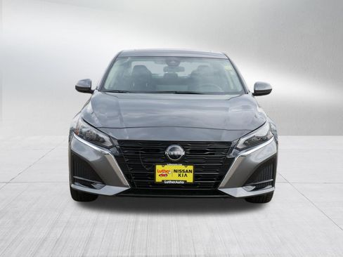 Certified 2023 Nissan Altima 2.5 SV w/ SV Premium Package AWD/4WD image 2