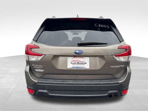 Used 2021 Subaru Forester Premium AWD/4WD image 7