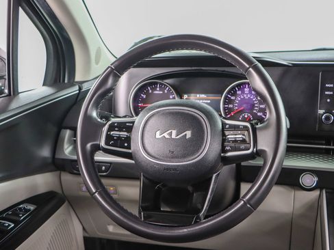 Used 2024 Kia Carnival LX image 12