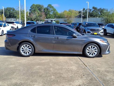 Used 2022 Toyota Camry LE image 28