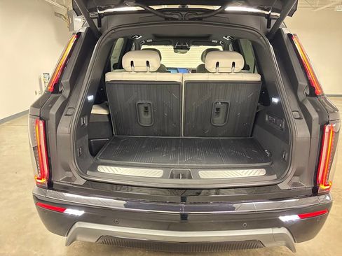 New 2026 Cadillac Vistiq Sport w/ LPO, Floor Liner Package image 18