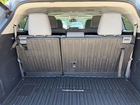 Used 2021 Toyota Highlander Limited FWD image 16