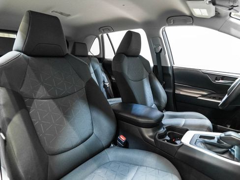 Used 2021 Toyota RAV4 XLE FWD image 15