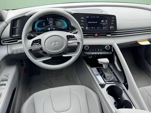 New 2026 Hyundai Elantra Hybrid FWD image 15