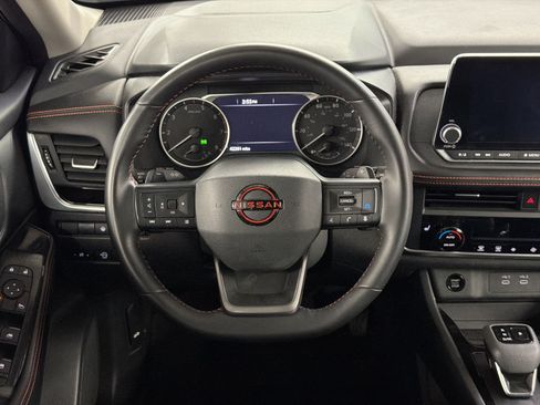 Used 2025 Nissan Rogue SV AWD/4WD image 11