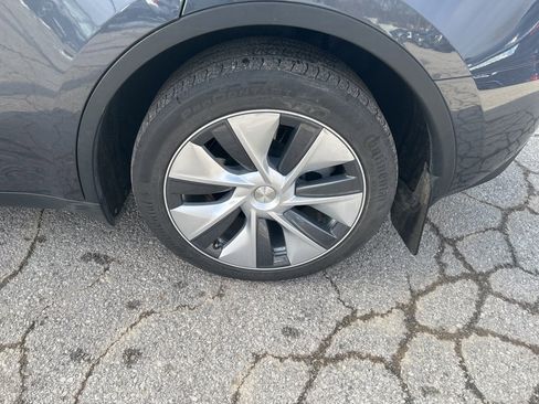 Used 2023 Tesla Model Y Long Range image 13