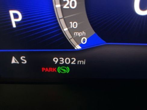 Certified 2025 Volkswagen Taos SE w/ Panoramic Sunroof Package image 13