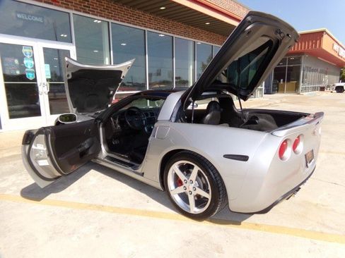 Used 2006 Chevrolet Corvette Coupe RWD image 13