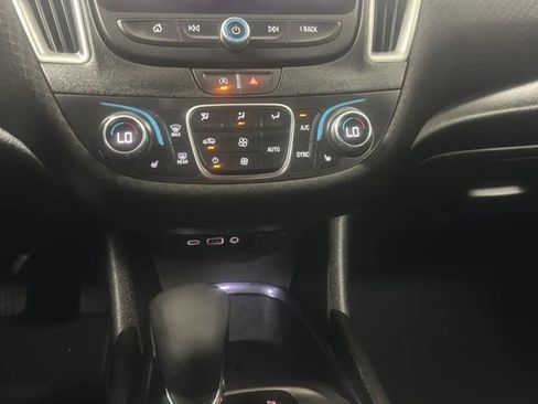 Used 2025 Chevrolet Malibu LT FWD image 16
