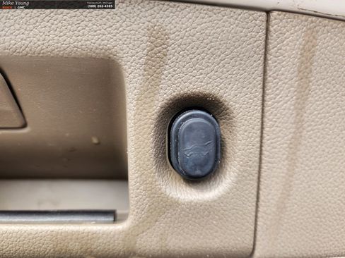 Used 2016 Chevrolet Suburban LTZ image 16