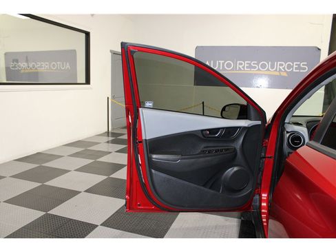 Used 2020 Hyundai Kona SE image 11