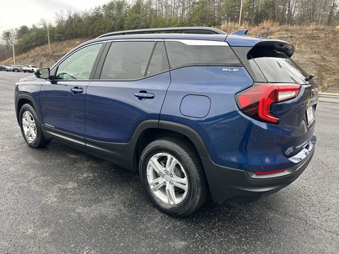 Used 2022 GMC Terrain SLE w/ Driver Convenience Package image 9