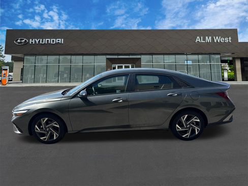 Used 2025 Hyundai Elantra Sport FWD image 8