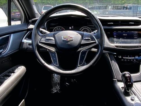 Used 2023 Cadillac XT5 Premium Luxury AWD/4WD image 4