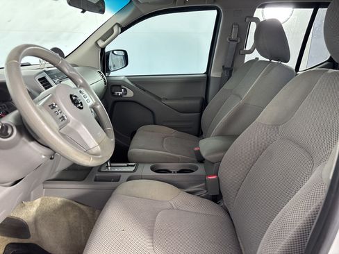 Used 2017 Nissan Frontier SV RWD image 5