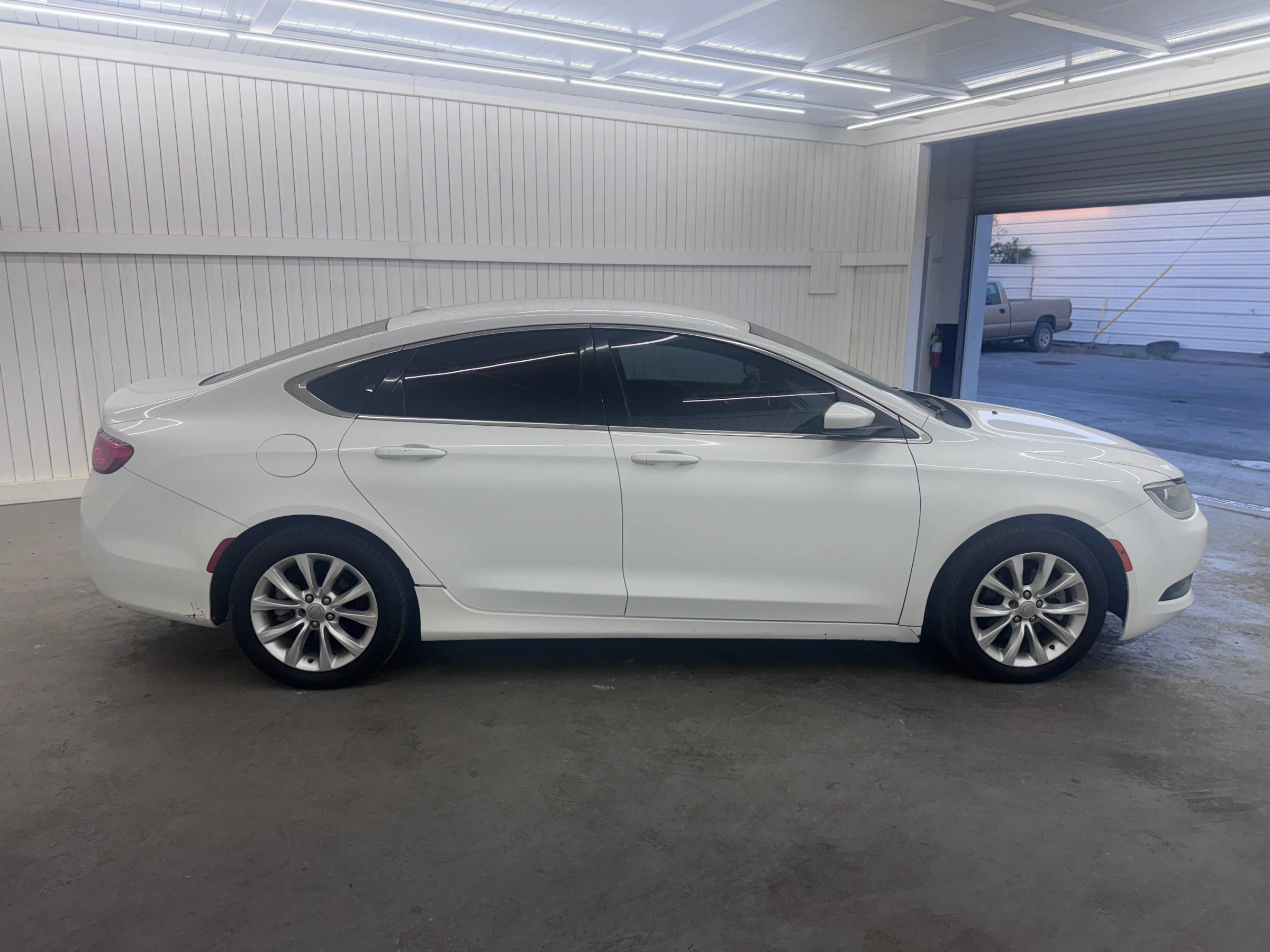 Used 2015 Chrysler 200 Limited w/ Convenience Group FWD image 4