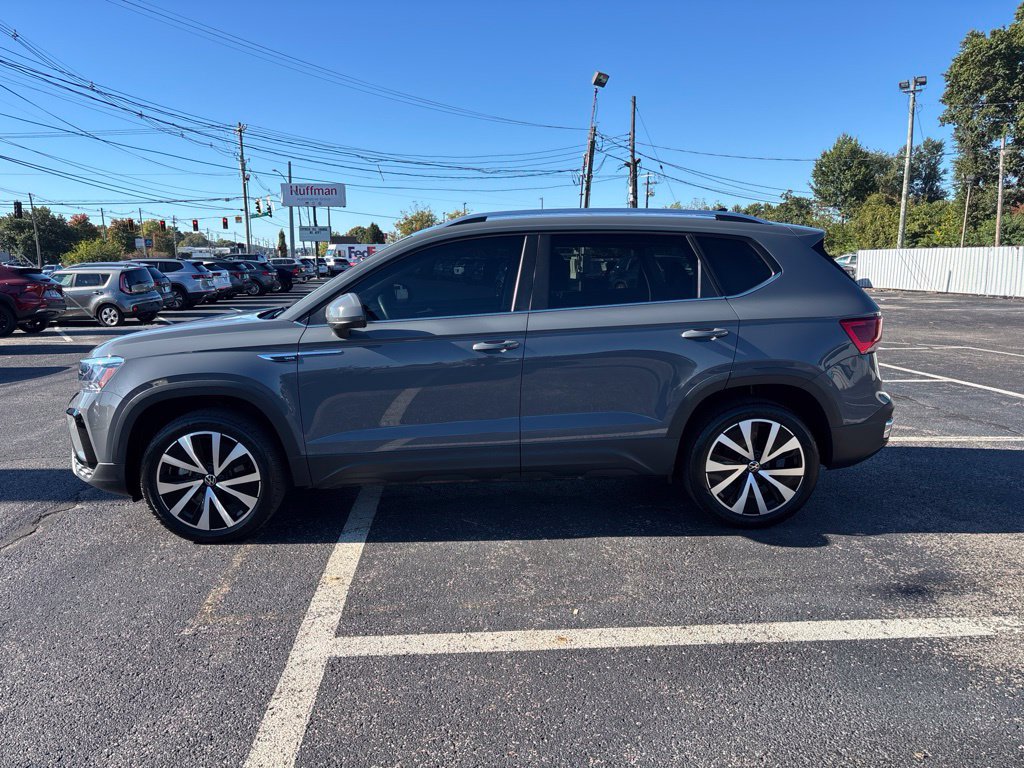 Used 2023 Volkswagen Taos SE FWD image 4