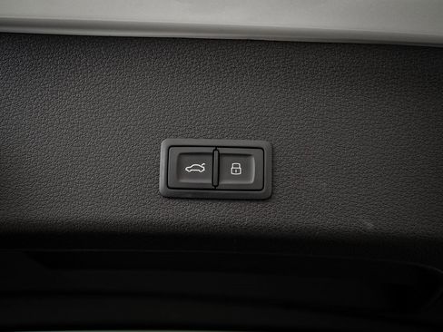 Used 2021 Audi e-tron Premium w/ Convenience Plus Package image 19