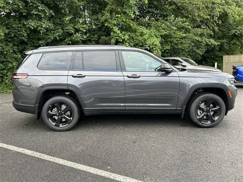 New 2025 Jeep Grand Cherokee L Altitude image 9
