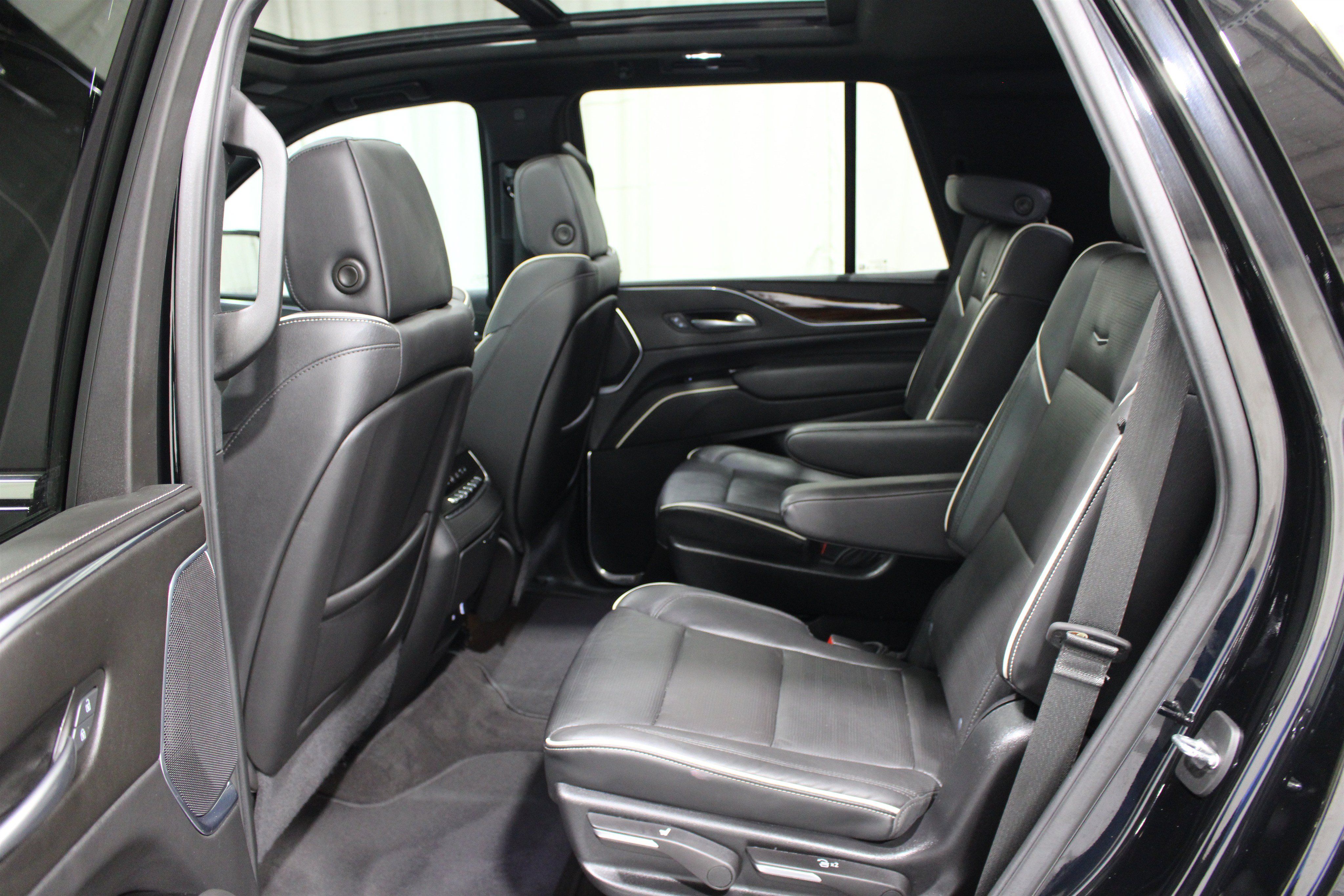 Certified 2024 Cadillac Escalade Premium Luxury w/ Performance Package AWD/4WD image 22
