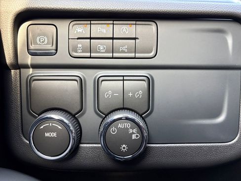 New 2026 Chevrolet Suburban LS image 27