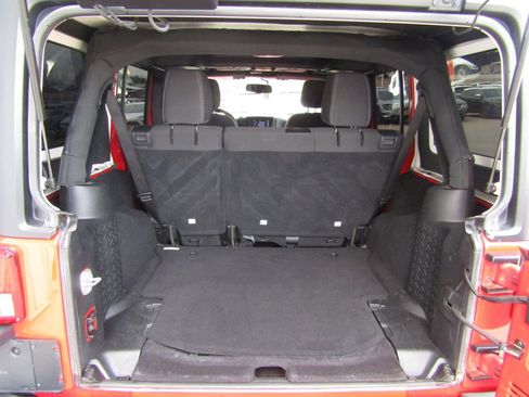 Used 2018 Jeep Wrangler Unlimited Sahara image 26