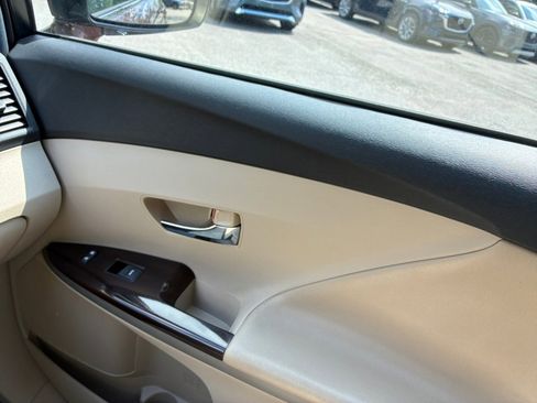 Used 2012 Toyota Venza LE FWD image 34