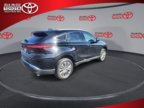 Used 2023 Toyota Venza XLE AWD/4WD image 8