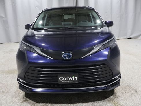 Used 2024 Toyota Sienna XLE image 8