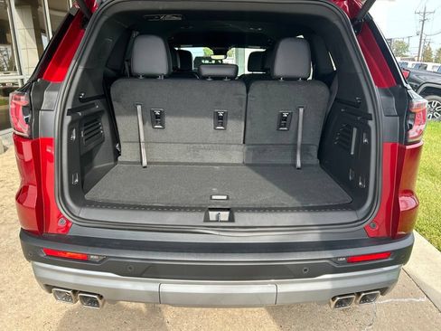 Used 2026 GMC Acadia Elevation w/ Elevation Premium Package FWD image 11