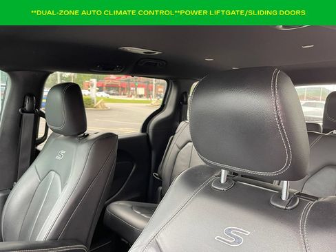 Used 2020 Chrysler Pacifica Touring-L Plus FWD image 12