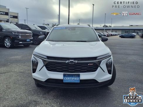 Certified 2025 Chevrolet Trax RS w/ Driver Confidence Package image 18