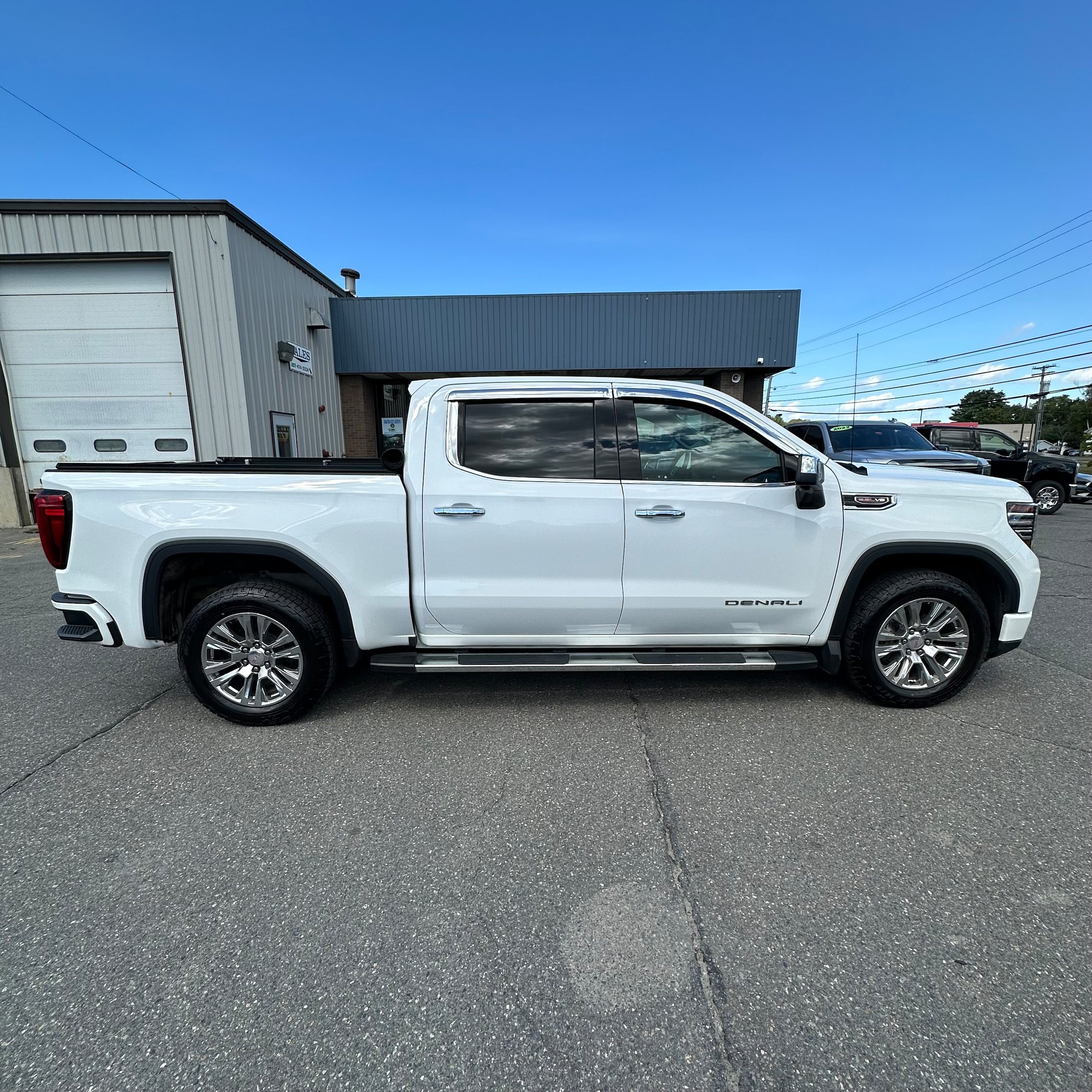 Used 2023 GMC Sierra 1500 Denali AWD/4WD image 2
