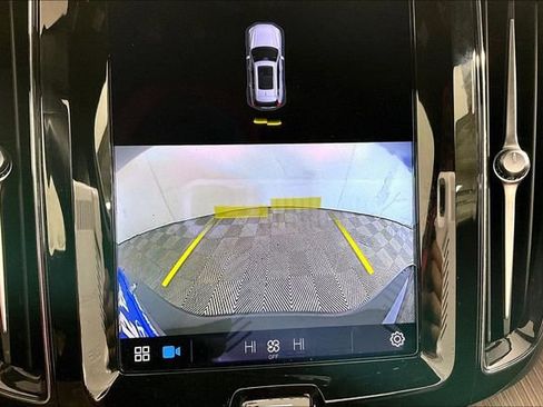 Used 2023 Volvo XC60 B5 Plus image 21